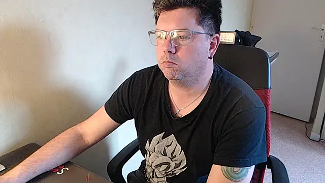 blueandwhite1 online show from January 29, 2025, 2:32 pm