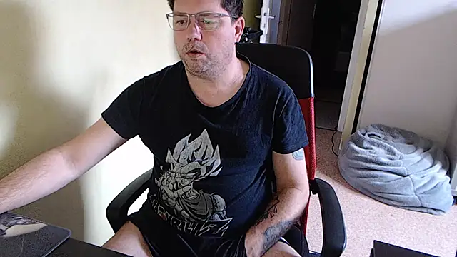 blueandwhite1 online show from February 19, 2025, 8:01 am