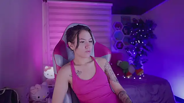  chloe moons  online show from October 6, 2025, 9:26 pm