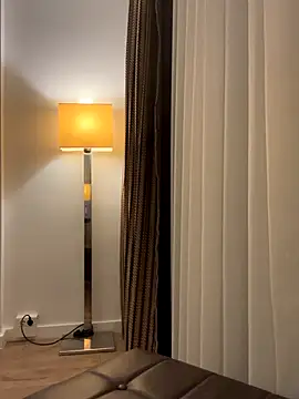 lisapeperoni online show from September 25, 2025, 6:14 pm