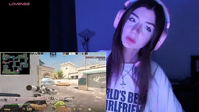 Snapshot of shadowraze228 chatting on December 21, 2025, 7:04 pm shadowraze228 online show from December 21, 2025, 7:04 pm