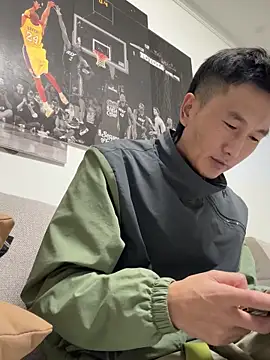 YJBJ258258 online show from November 15, 2025, 2:32 pm