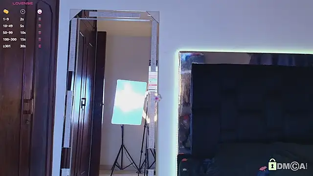 madisonwalkeeer online show from April 8, 2026, 8:32 pm