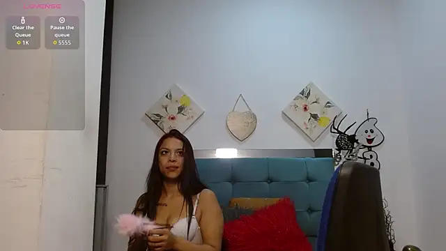 Sara f W online show from November 1, 2025, 12:17 am