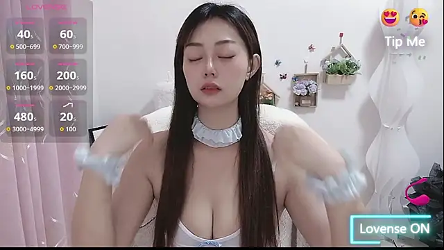 Abb-qiaoyi online show from December 4, 2025, 9:47 pm