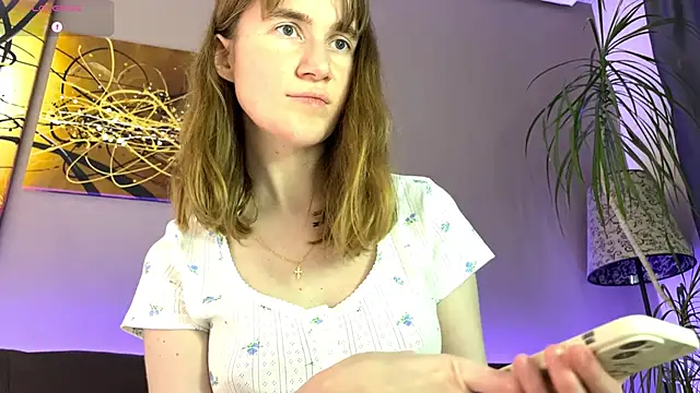 velina   online show from September 8, 2025, 4:39 pm