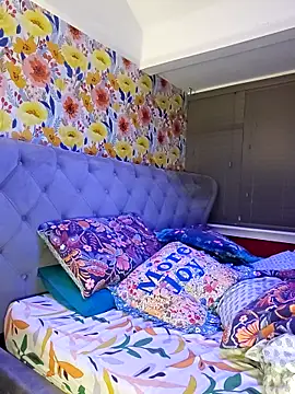 Filthymaddymilfy25 online show from March 18, 2026, 9:48 pm