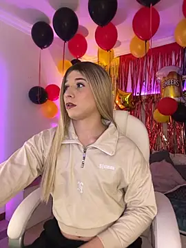 Snapshot of Ashley_parkerr chatting on October 1, 2025, 5:56 am Ashley parkerr online show from October 1, 2025, 5:56 am