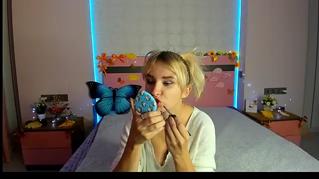 MeryMidnight online show from October 3, 2025, 5:53 am