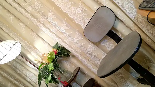 PrettyStranger online show from November 25, 2025, 4:35 am