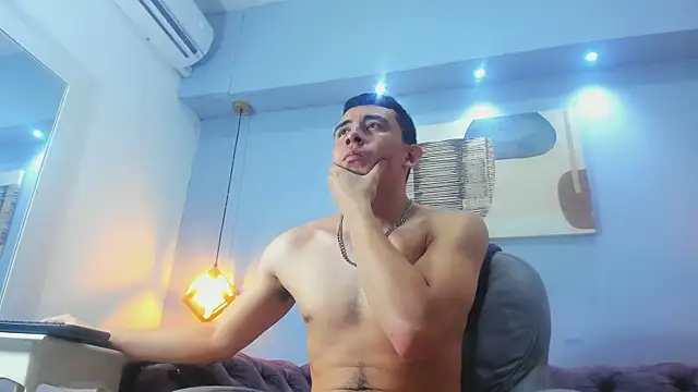 Snapshot of Eross_Santy chatting on July 18, 2026, 1:41 pm Eross Santy online show from July 18, 2026, 1:41 pm