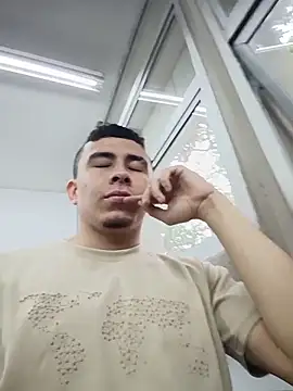 Snapshot of Eross_Santy chatting on April 29, 2026, 12:53 pm Eross Santy online show from April 29, 2026, 12:53 pm