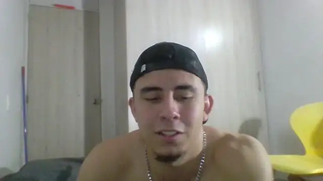 Snapshot of Eross_Santy chatting on July 11, 2026, 2:56 am Eross Santy online show from July 11, 2026, 2:56 am