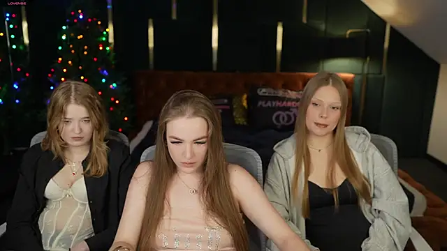 Ella 054 online show from December 17, 2025, 3:39 pm