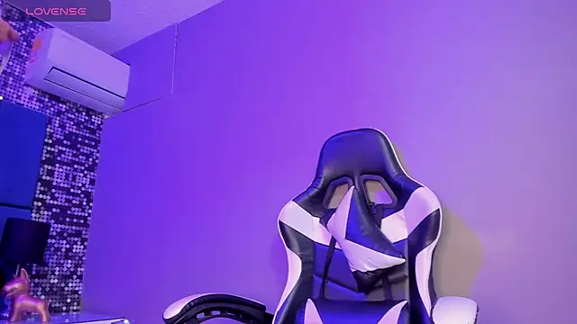 lux bitchx online show from October 7, 2025, 4:35 am