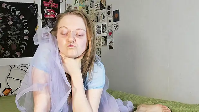 WonderConnie1 online show from September 14, 2025, 3:34 pm