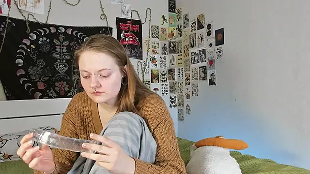 WonderConnie1 online show from September 30, 2025, 11:05 am