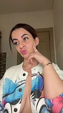 Roxanne Skye online show from November 22, 2025, 4:33 am