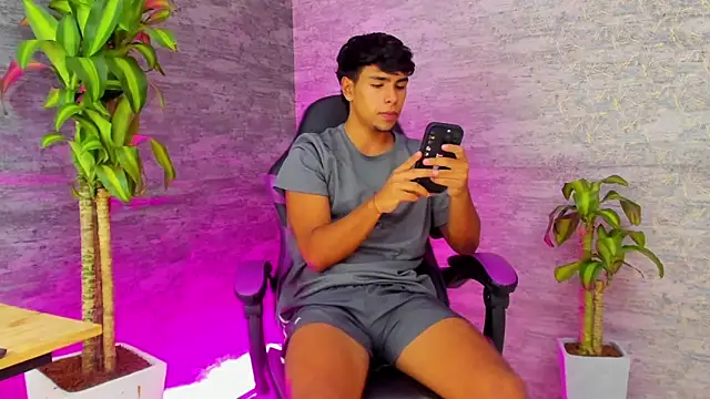 CHR58  online show from September 8, 2025, 11:37 pm