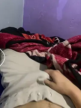 mohamed75893 online show from December 18, 2025, 10:35 pm