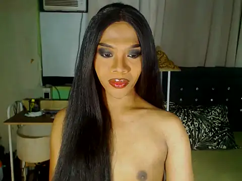 Snapshot of GoldenCumTYRA chatting on May 6, 2026, 4:33 pm GoldenCumTYRA online show from May 6, 2026, 4:33 pm