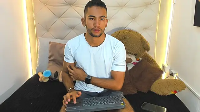 Snapshot of MaicolParker_ chatting on April 16, 2026, 1:45 pm MaicolParker online show from April 16, 2026, 1:45 pm