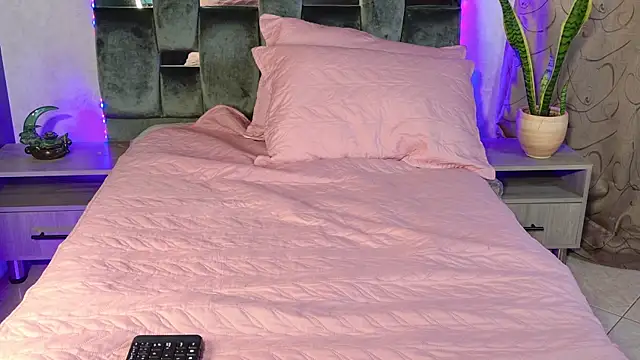 Luna sophya online show from October 23, 2025, 8:51 pm