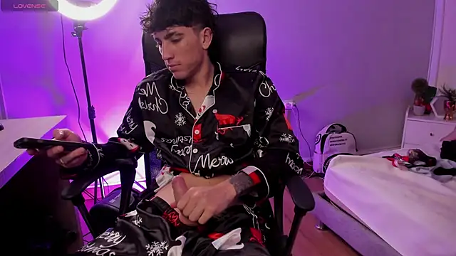 Handsomeboyss19 online show from December 17, 2025, 2:05 am