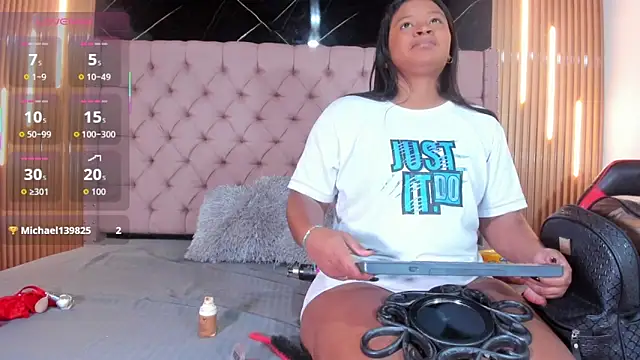 Emily Brown18 online show from October 21, 2025, 3:50 am