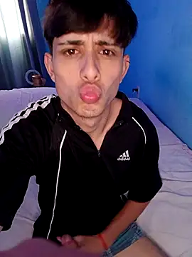 matiatr1112 online show from November 12, 2025, 5:39 pm