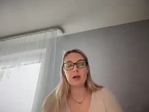 NikexPretty online show from November 30, 2025, 10:49 am