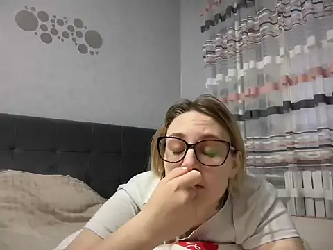 NikexPretty online show from April 9, 2026, 4:13 pm