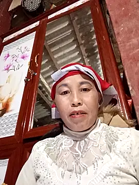 me-cute online show from November 12, 2025, 1:37 pm