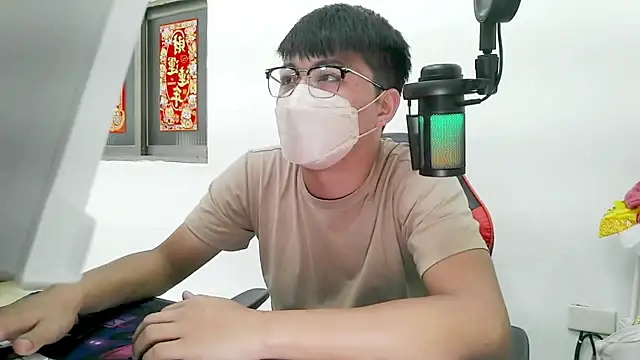 zhu000000 online show from October 29, 2025, 5:28 am