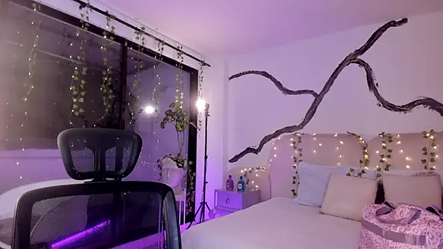 SarahCastro1  online show from October 12, 2025, 4:14 am