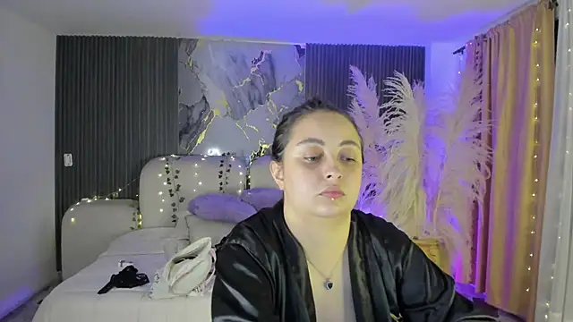 SarahCastro1  online show from April 9, 2026, 4:03 am