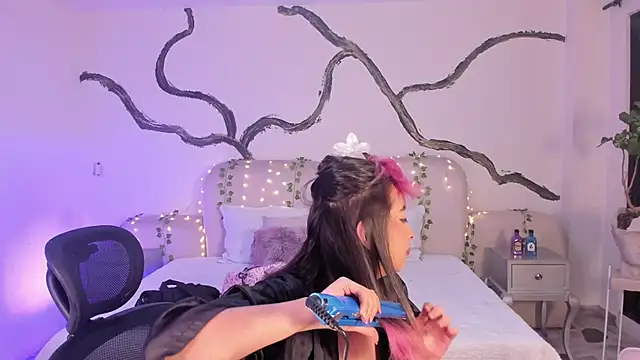 SarahCastro1  online show from September 30, 2025, 4:07 am