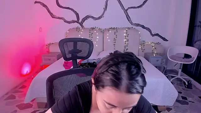 SarahCastro1  online show from September 14, 2025, 4:02 am