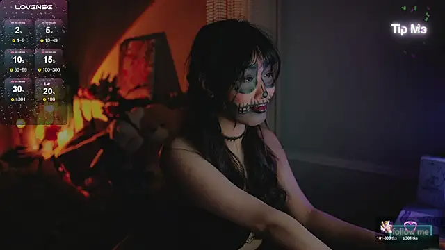 Snapshot of Kami_Lee_XO chatting on October 31, 2025, 7:43 pm Kami Lee XO online show from October 31, 2025, 7:43 pm