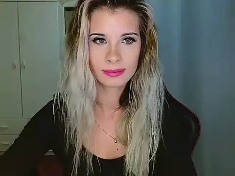 Snapshot of KristineGlow chatting on December 15, 2025, 7:20 pm KristineGlow online show from December 15, 2025, 7:20 pm