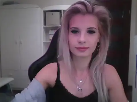 KristineGlow online show from October 1, 2025, 2:21 pm