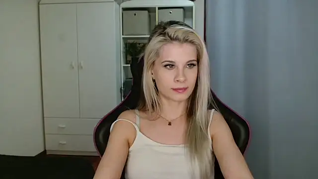 KristineGlow online show from April 16, 2026, 6:19 pm