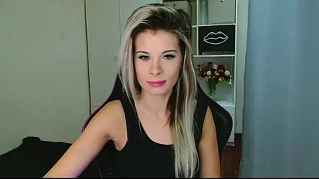 Snapshot of KristineGlow chatting on January 12, 2026, 7:26 am KristineGlow online show from January 12, 2026, 7:26 am