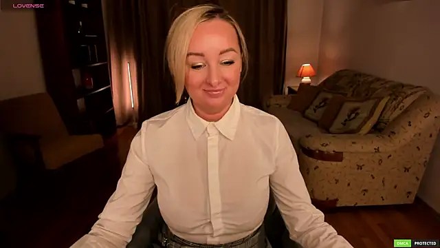 sexmom8 online show from April 18, 2026, 7:07 pm