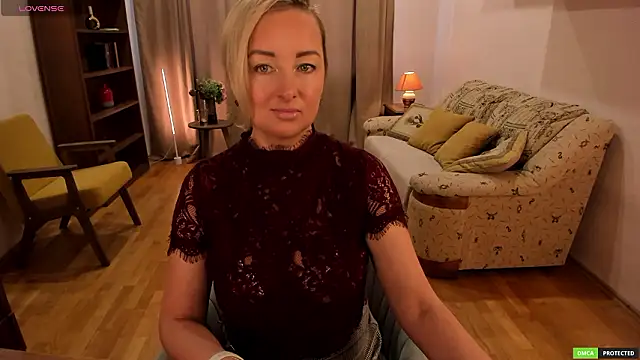 sexmom8 online show from March 11, 2026, 10:31 am