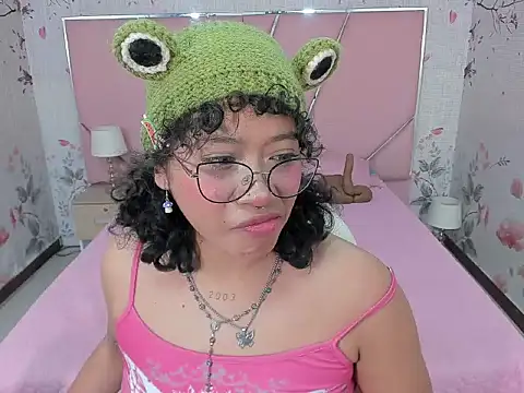 SafiroAgataaa online show from September 9, 2025, 3:54 pm