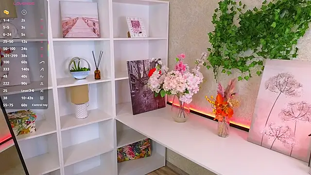 KathrinTith online show from December 5, 2025, 11:20 am