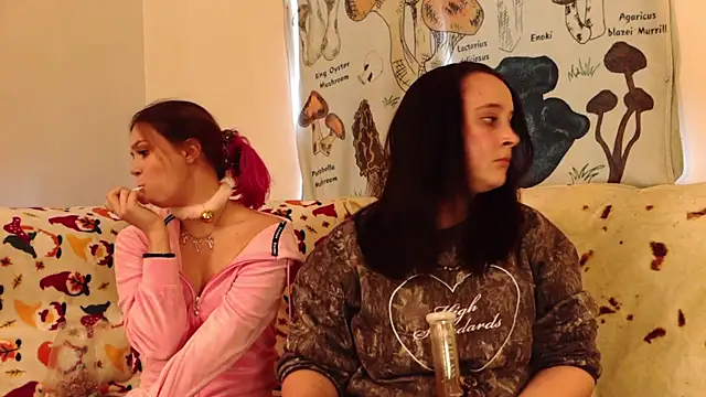 Snapshot of Shadow_Slut chatting on October 9, 2025, 10:32 pm Shadow Slut online show from October 9, 2025, 10:32 pm