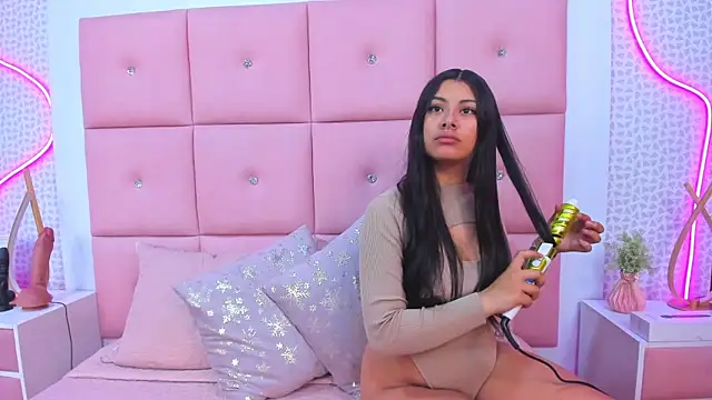 DaisySnugs1 online show from November 4, 2025, 11:58 am