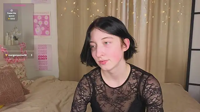 JuanaFriesz online show from April 12, 2026, 9:12 am